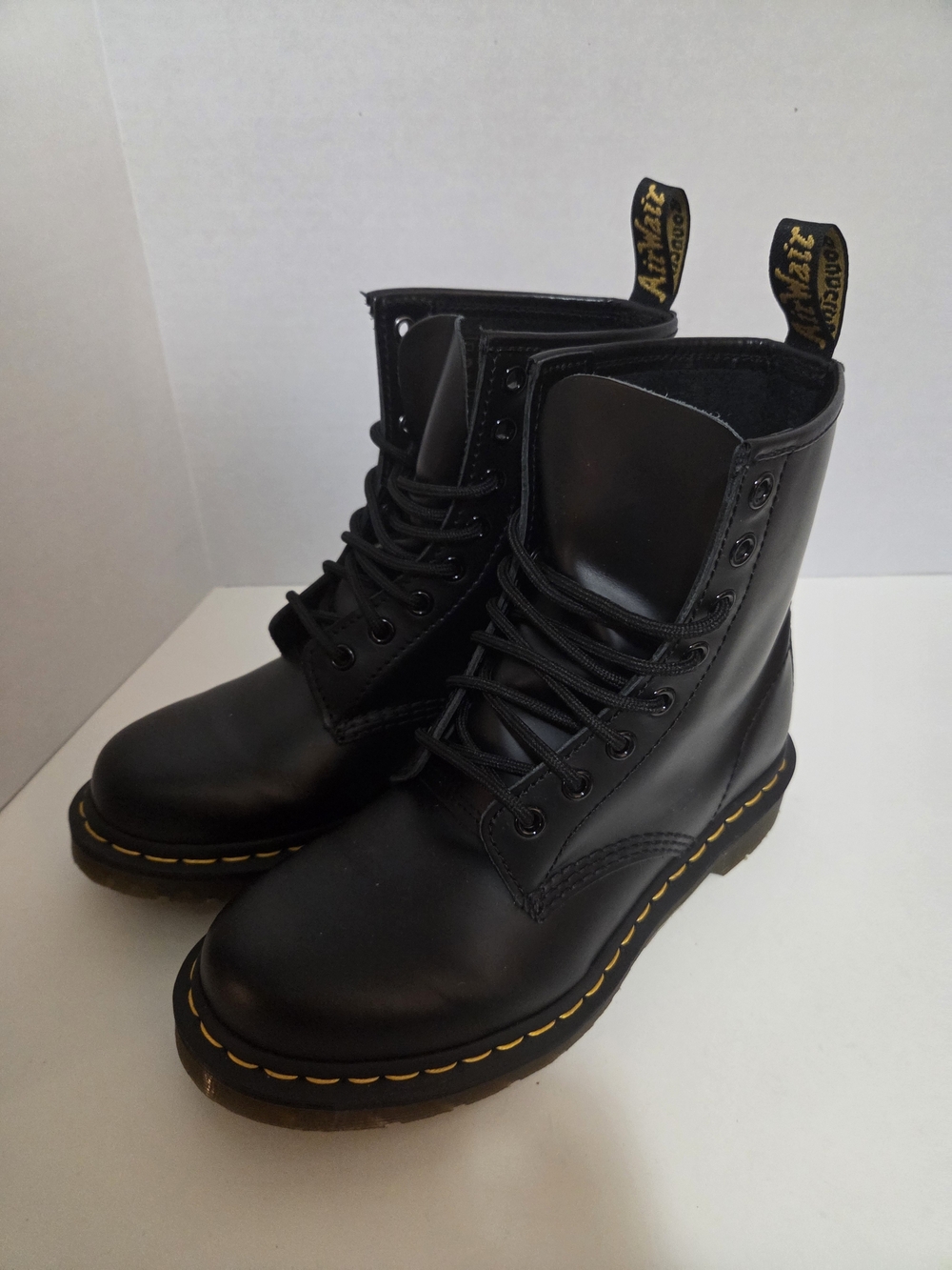 Dr. Martens Men's Black Leather 8-Eye Lace-Up Boots Size 6